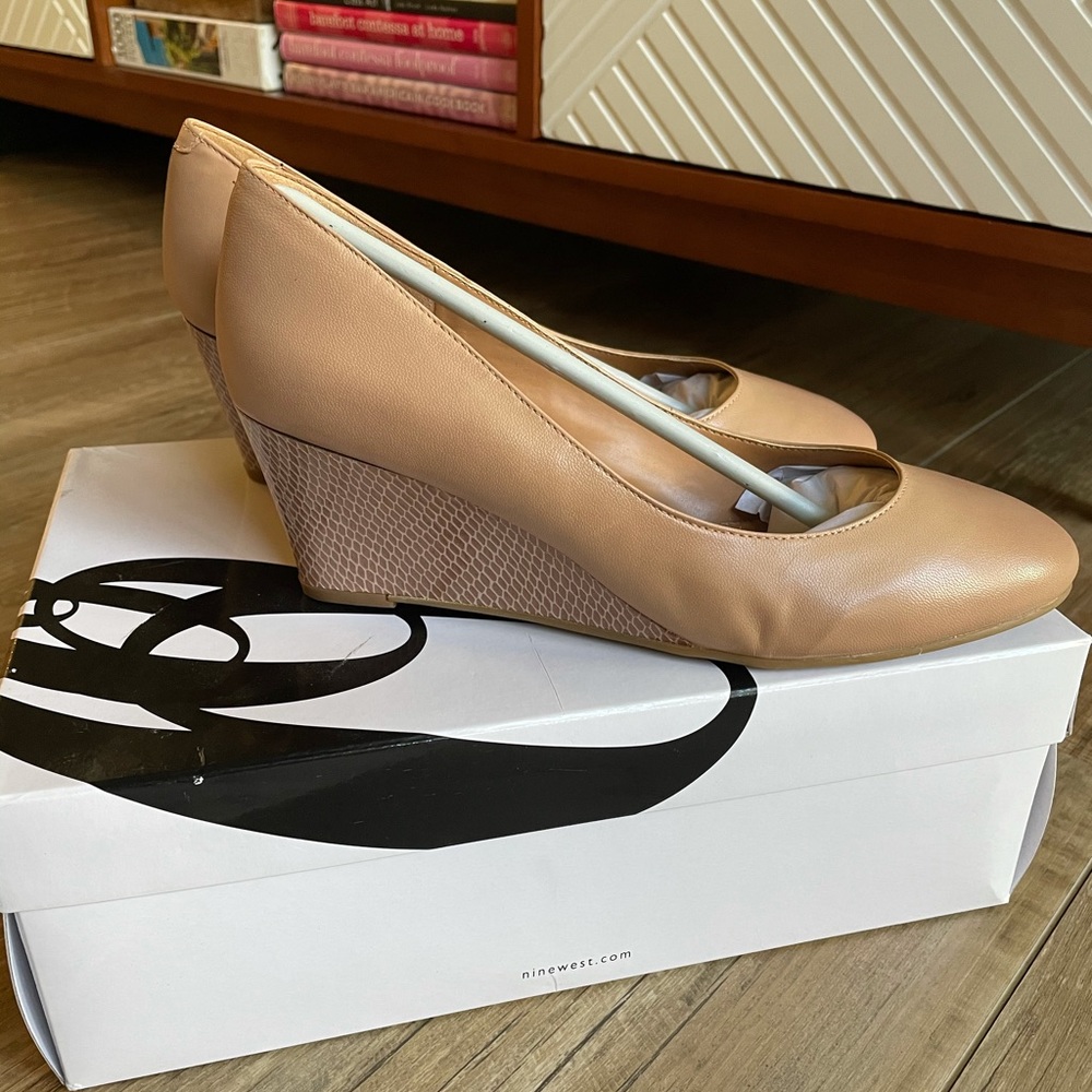 NWT Nine West Wedges